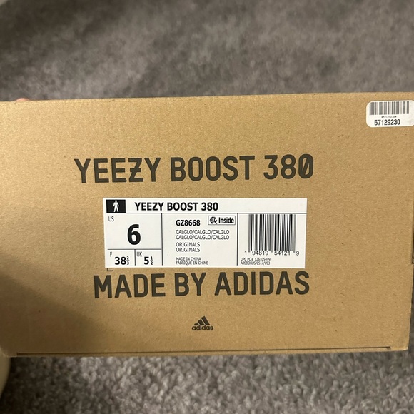 Yeezy Boost 380 - Picture 4 of 8